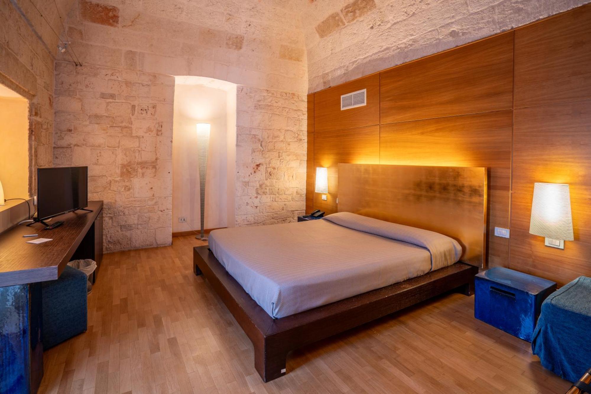 San Tommaso Hotel Полиньяно-а-Маре Экстерьер фото