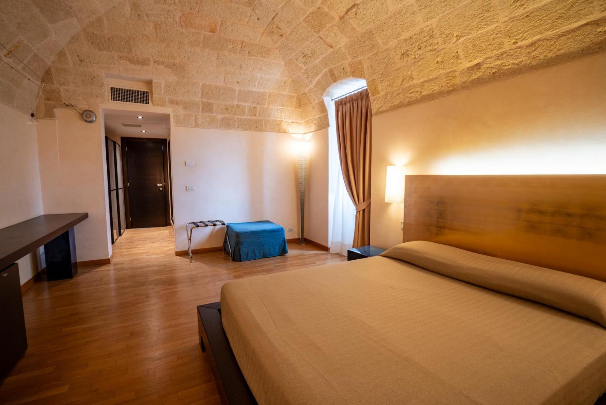 San Tommaso Hotel Полиньяно-а-Маре Экстерьер фото